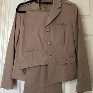 Business pantsuit with pockets and buttons